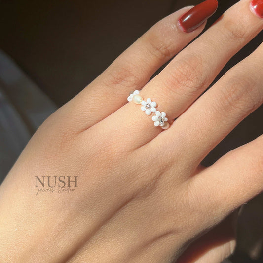 Freshwater pearl and daisy ring